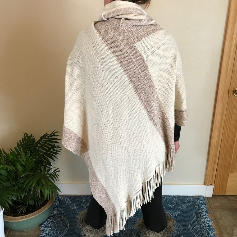 Anthropologie poncho - Picture 4 of 5